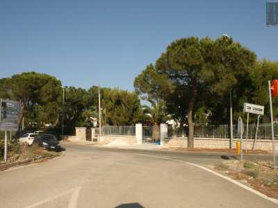 A questo punto proseguiamo ancora sulla complanare per trovarci davanti alle indicazioni per la localit� San Giovanni
